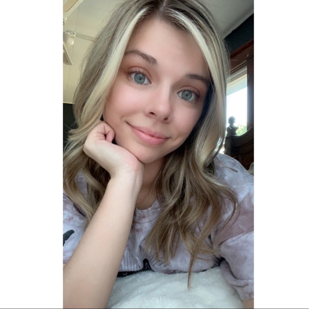 Meet your Posher, Chloe